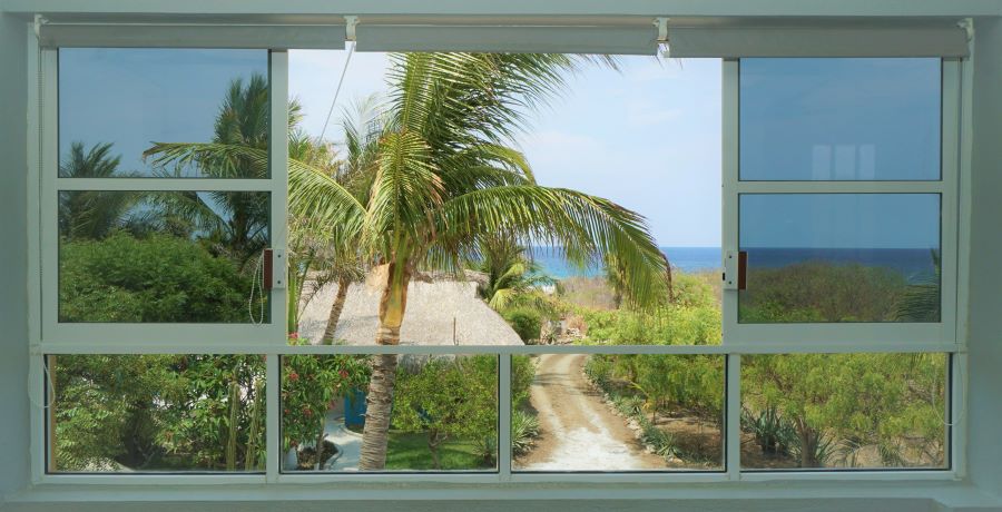vista ventana hacia el mar