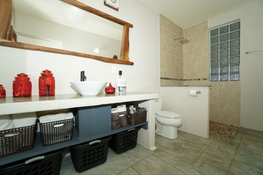 vista lateral del baño
